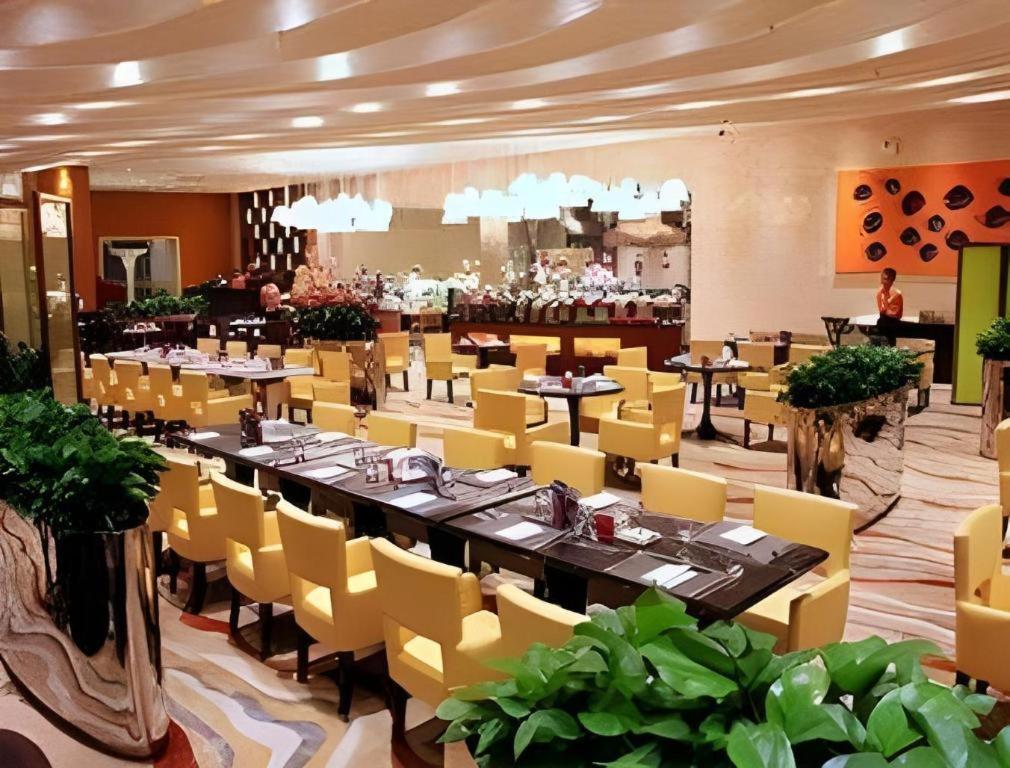 Ramada Plaza Huizhou East Hotel Esterno foto