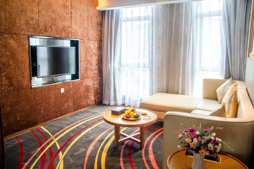 Ramada Plaza Huizhou East Hotel Esterno foto
