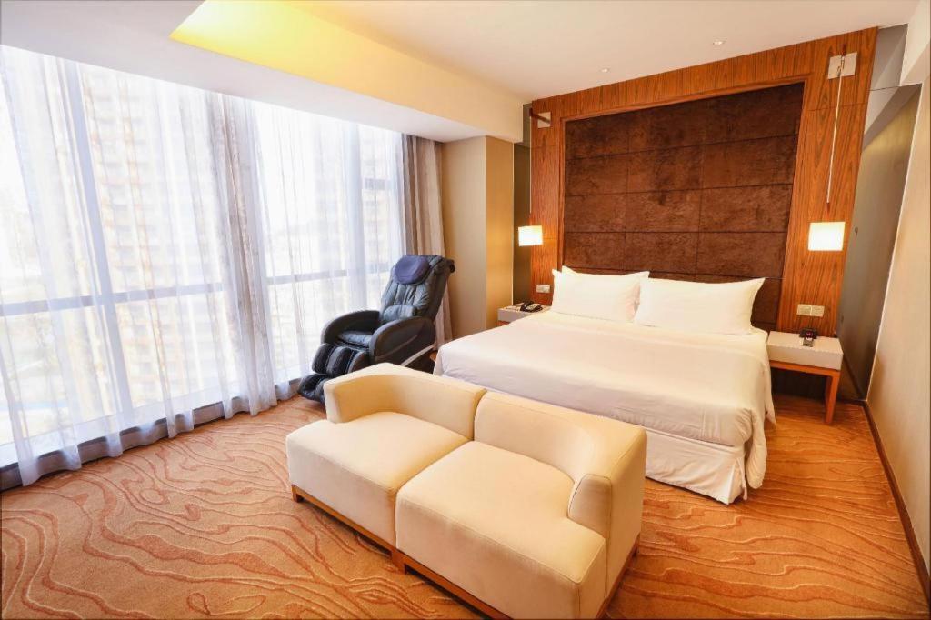 Ramada Plaza Huizhou East Hotel Esterno foto