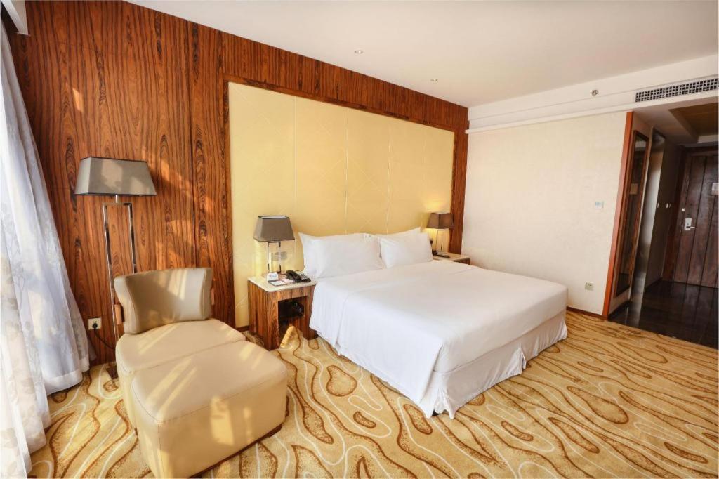 Ramada Plaza Huizhou East Hotel Esterno foto
