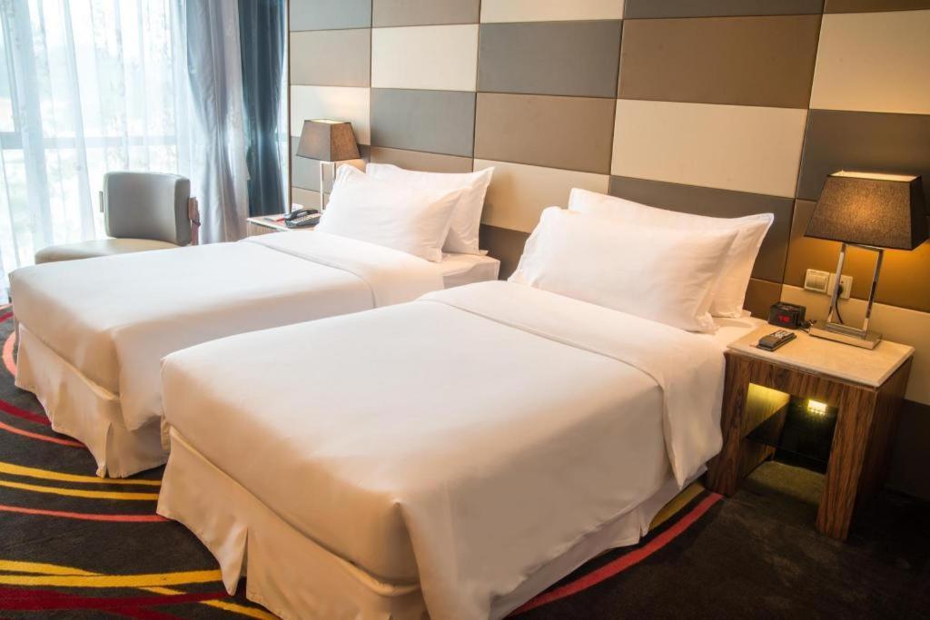 Ramada Plaza Huizhou East Hotel Esterno foto